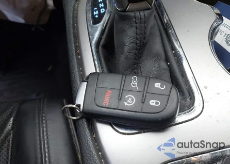 2018 Jeep Grand Cherokee Overland 4X4 z USA, uszkodzony, nr VIN 1C4RJFCG7JC341816